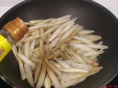 莲藕尖怎么炒才好吃（莲藕尖怎么炒才好吃共有4步）