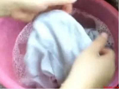 白衬衣上的黄色污渍怎么去除