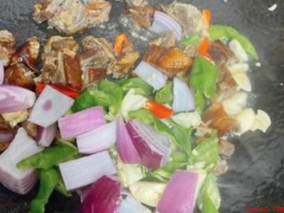 腌制的咸鸭子怎么吃（腌制咸鸭子怎么吃的具体操作步骤）