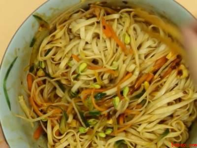 担担面的做法及配料（担面的做法及配料的具体操作步骤）