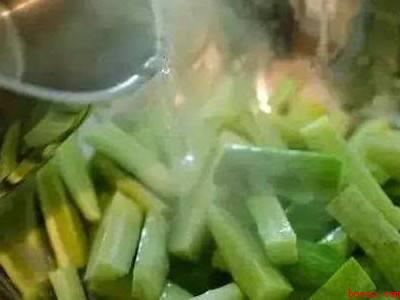 腌黄瓜杀水盐放多了怎么办