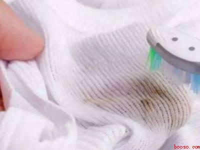 衣服上弄上墨水怎么洗掉