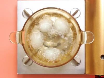 鸭蛋怎么腌制出油好吃