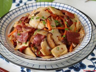 火腿的吃法(火腿的吃法共有3步,火腿可做成火腿炒双菇、芝士火腿、紫薯火腿)