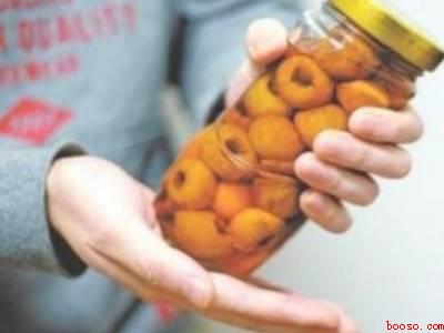 如何拧开很紧的罐头盖子