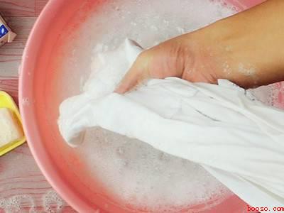 衣服弄上粘蝇胶怎么办