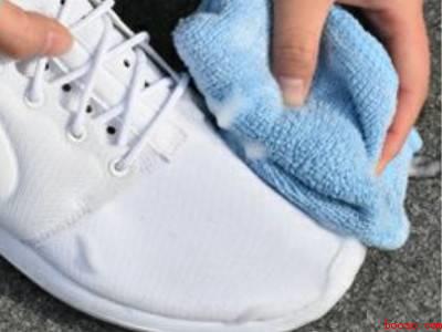 小白鞋清洗剂怎么用