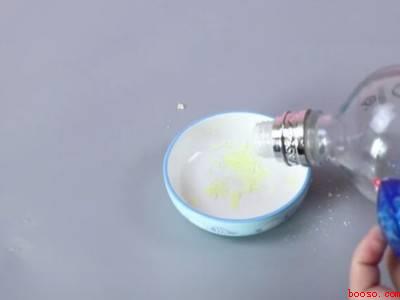 皮鞋上的白斑怎么去除