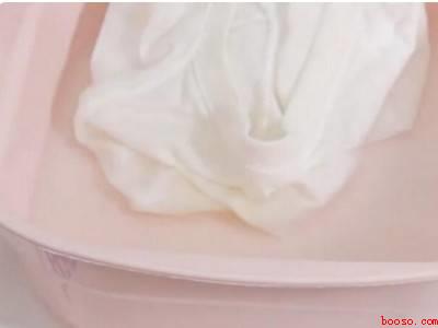 校服油渍久了怎么洗掉