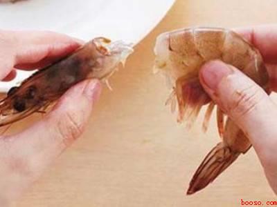 活虾怎么快速剥虾壳