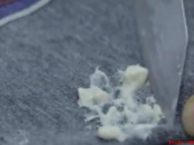 已干的发泡胶怎么消除