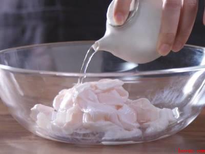 猪尿泡怎么做好吃（猪尿泡怎么做好吃共有4步）