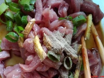 羊里脊肉怎么做好吃(羊里脊肉怎么做好吃共有五步)