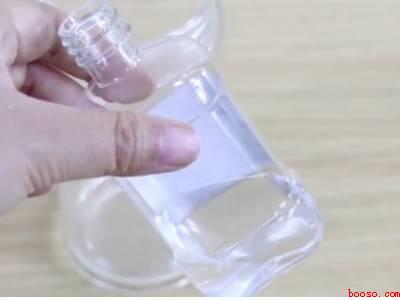 塑料瓶上的粘贴痕迹如何去除