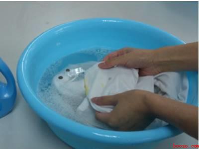 白裤子顽固污渍怎么洗