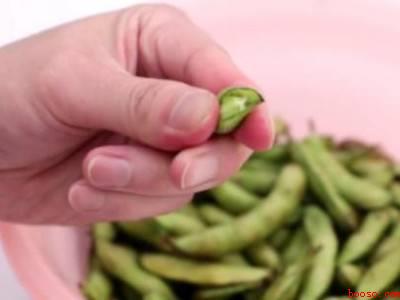 毛豆怎么剥比较快