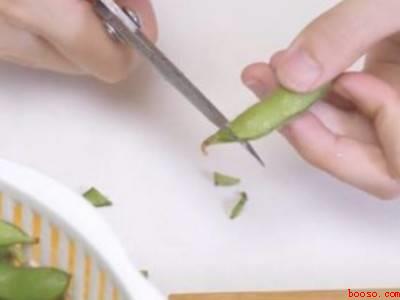 毛豆角怎么煮好吃又是绿色的（毛豆角怎么煮好吃又是绿色的具体操作步骤）