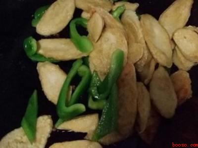 素鸡的做法怎么做好吃（素鸡的做法怎么做好吃共有4步）