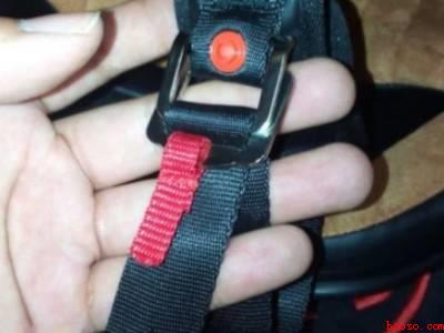 头盔的扣子怎么穿(头盔的扣子怎么穿 具体操作步骤)