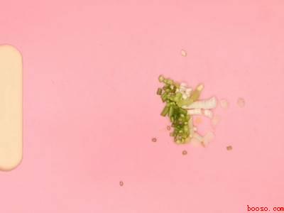 小芹菜怎么做好吃（小芹菜怎么做好吃共有3步）