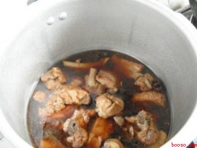 炖排骨的调料有哪些（炖排骨的调料有哪些具体操作步骤）