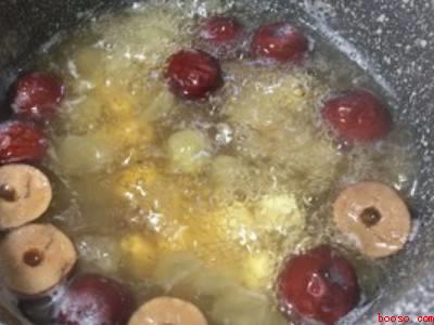 桃胶雪燕皂角米的做法煮多久