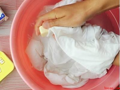 粘鼠板上的胶弄到衣服上怎么洗掉