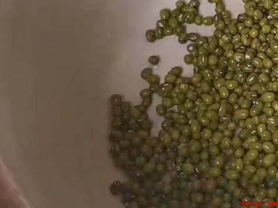 绿豆汤怎么煮成红色