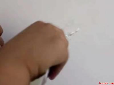 蚊子拍死在墙上擦不掉怎么办