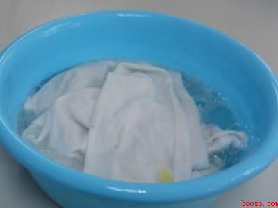 白裤子顽固污渍怎么洗