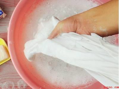 粘鼠板上的胶弄到衣服上怎么洗掉