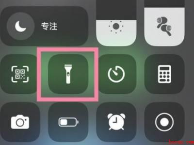 苹果13手电筒在哪
