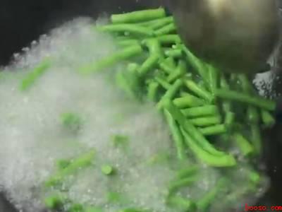豆角怎样煮翠绿不变色