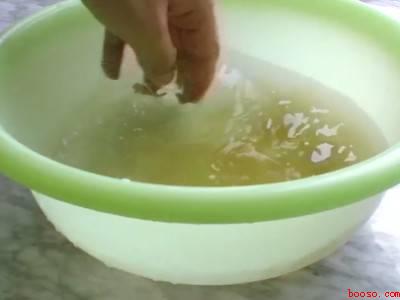 衣服上的风油精痕迹怎么洗