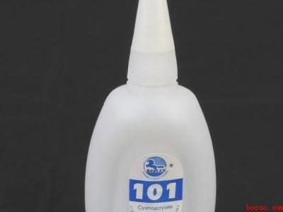 101胶水弄到衣服上怎么办