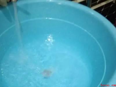 火碱可以洗衣服上的顽固污渍吗