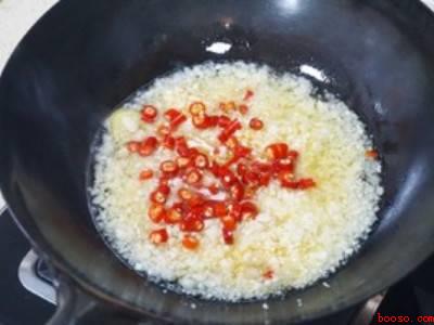 小龙虾怎么做不粘壳