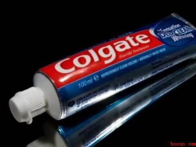 小白鞋晒干了发黄怎么办