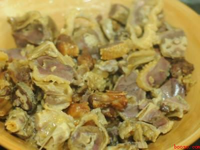 腊鸭怎么做（腊鸭怎么做共有5步,可做腊鸭芥菜、腊鸭煲仔饭、香辣腊鸭）