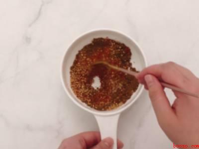 油炸串串的酱料怎么做