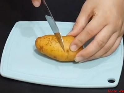 白色牛仔裤上的污渍怎么去除