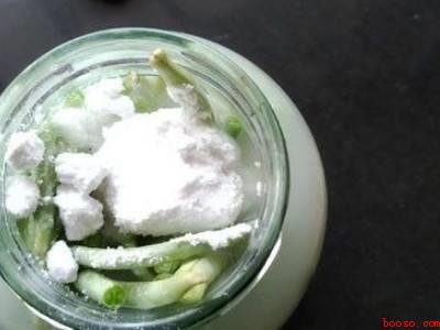 淘米水泡酸豆角的方法（淘米水泡酸豆角的具体操作步骤）