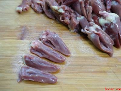 爆炒鸡心要用热水焯一下吗