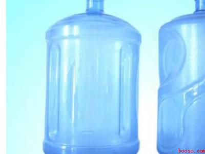 纯净水桶里面的绿色东西怎么清理