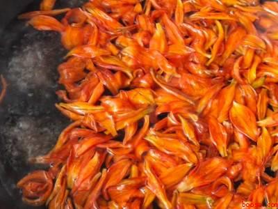 百合花怎么做菜好吃（百合花怎么做菜好吃共有4个步骤）