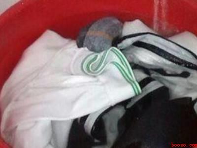 西瓜水弄衣服上怎么洗干净