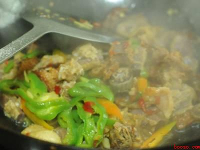 腊鸭怎么做（腊鸭怎么做共有5步,可做腊鸭芥菜、腊鸭煲仔饭、香辣腊鸭）