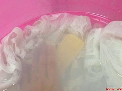 衣服出汗发黄怎么洗掉