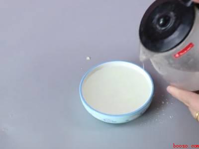 皮鞋上的白斑怎么去除