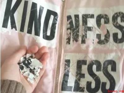 衣服上的字母胶怎么快速去除